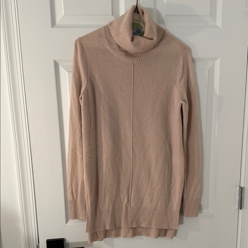 Nanette Leoore Cashmere  turtleneck Sweater in Soft Pink